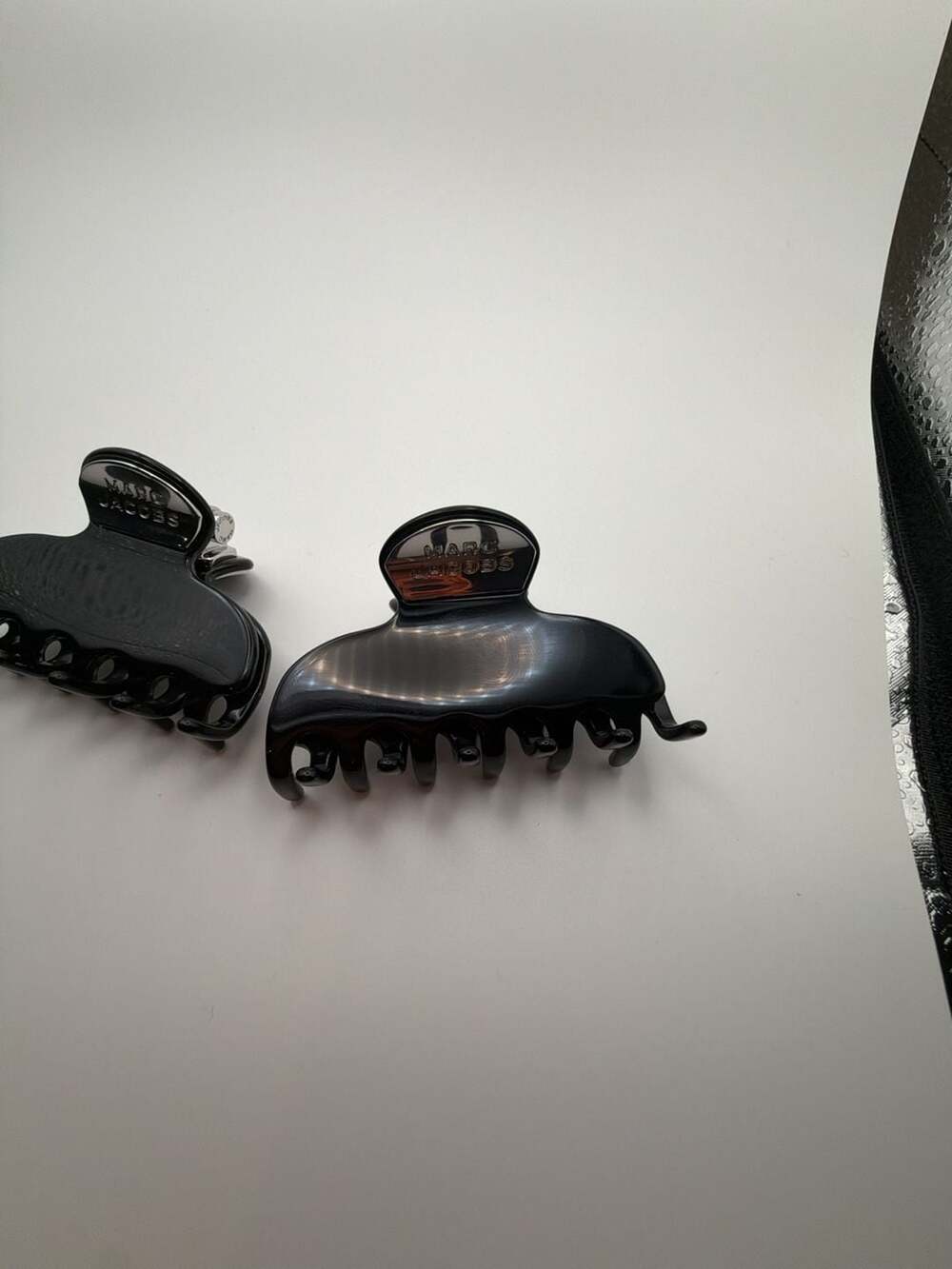 Marc Jacobs Logo Black Hair Claw Clips (Set of 2) - Picture 2 of 4